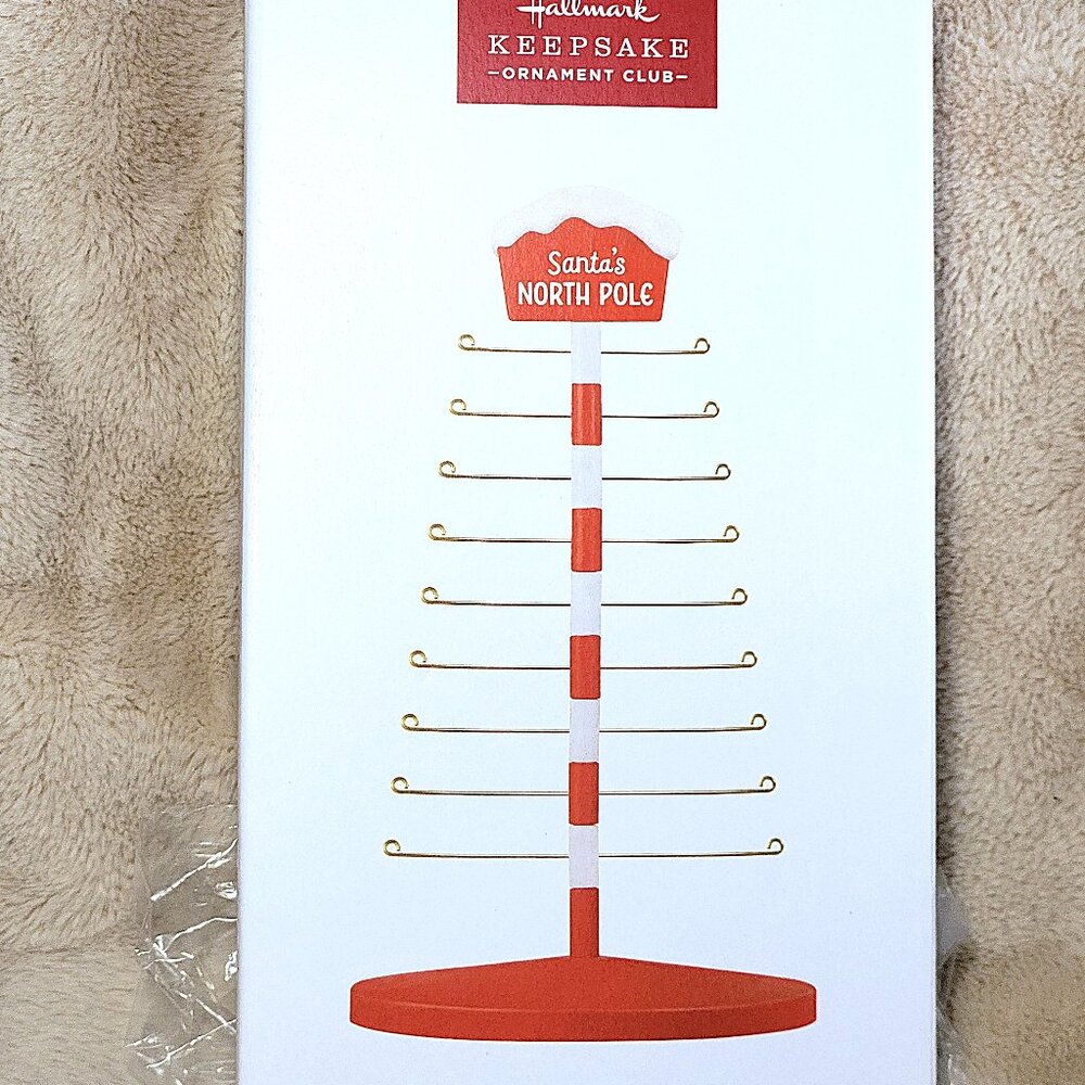 2024 HALLMARK KEEPSAKE ORNAMENT CLUB NORTH POLE DISPLAY STAND MIB